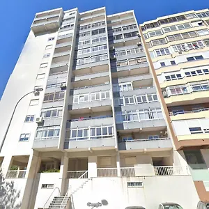 Wonderful Shared In Alfornelos - Near Metro! Casa de hóspedes